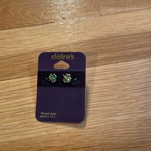 BNWT Claire’s ☘️ Shamrock 18k gold plated Earrings